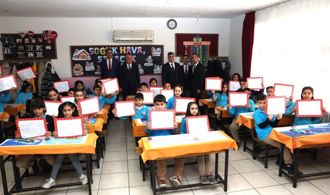 Akdeniz Kaymakamı ve Belediye Başkan V. Zeyit Şener, Kıbrıs İlkokulu