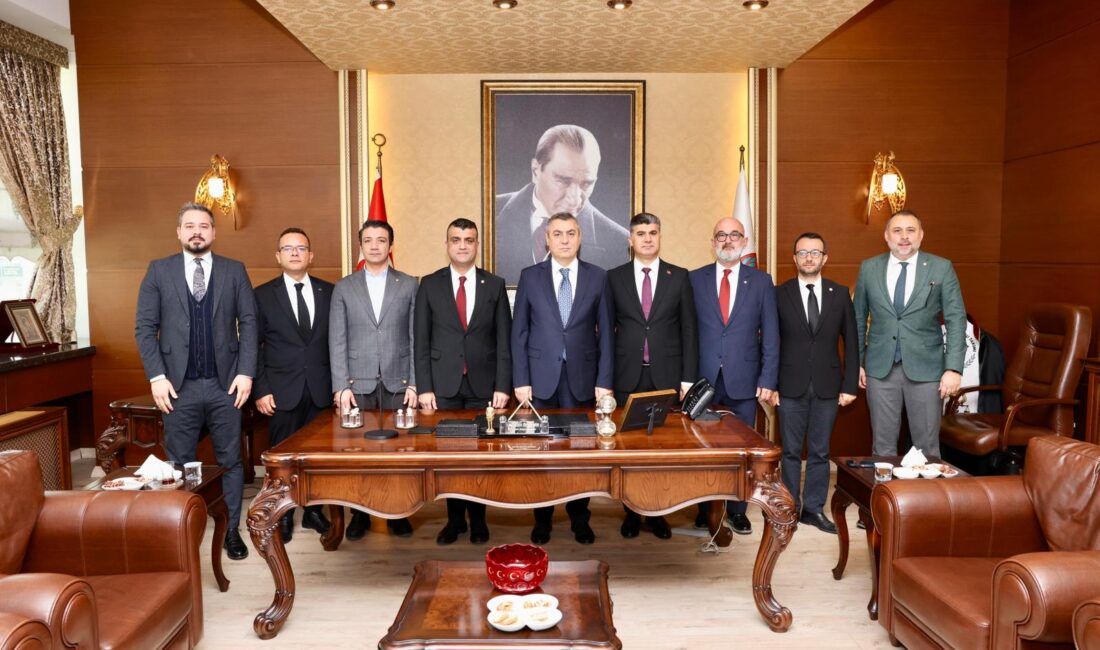 MERSİN VALİSİ TOROS İLE AKDENİZ KAYMAKAMI ŞENER’DEN, BARO BAŞKANI ÖZDEMİR’E ZİYARET Mersin Valisi Atilla Toros ile Akdeniz İlçe Kaymakamı Zeyit Şener,