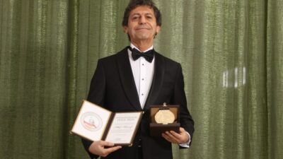 Dünyaca ünlü yazar, Nobel Barış Ödülü adayı ve barış aktivisti