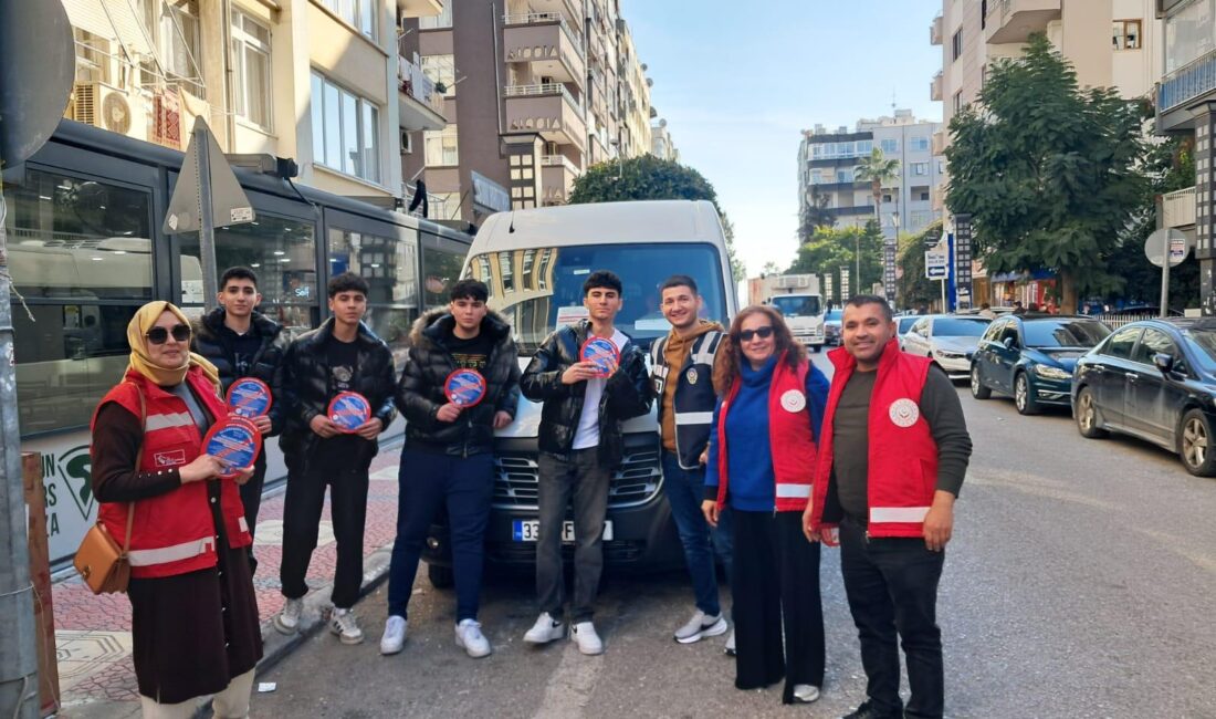 ÇOCUK İŞÇİLİĞİ İLE MÜCADELEDE, MERSİN TÜRKİYE’YE ÖRNEK OLUYOR Aile ve Sosyal Hizmetler il Müdürlüğü bünyesinde faaliyet gösteren “Çocuk