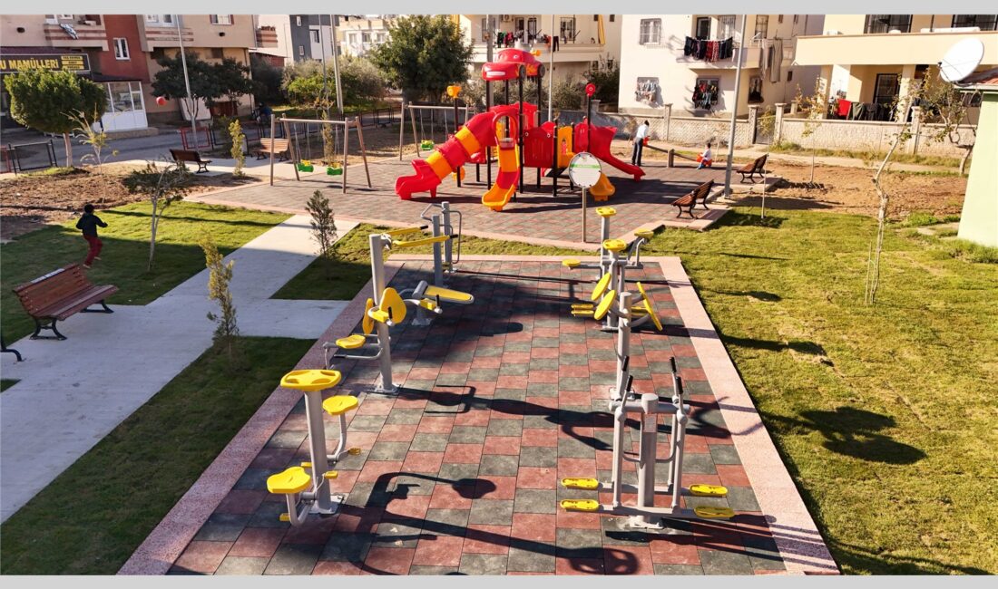 Tarsus Belediyesi, kent genelinde sürdürdüğü park yenileme çalışmalarıyla mahallelerin ortak