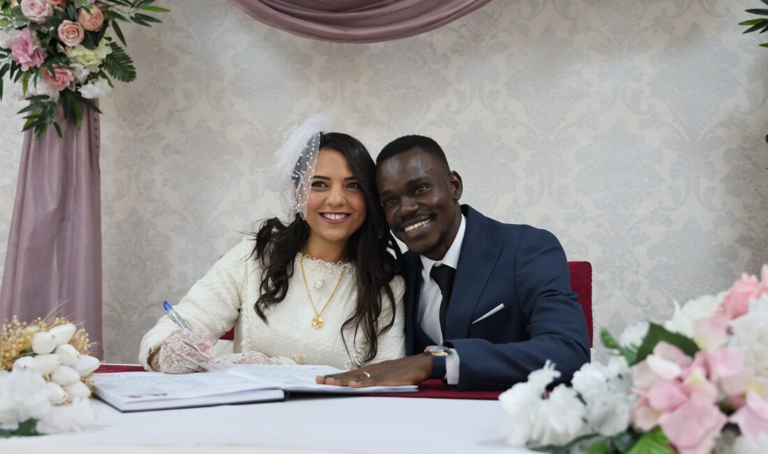 Toroslar Belediyesi tarafından 2025 yılında bin 593 çiftin nikâhı kıyılarak,