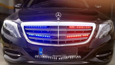 İçişleri Bakanı Ali Yerlikaya, yasa dışı olarak iki aracına çakar