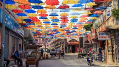 Mersin’de kentin kalbi olarak görülen çarşı, hâlâ sosyal hayatın önemli