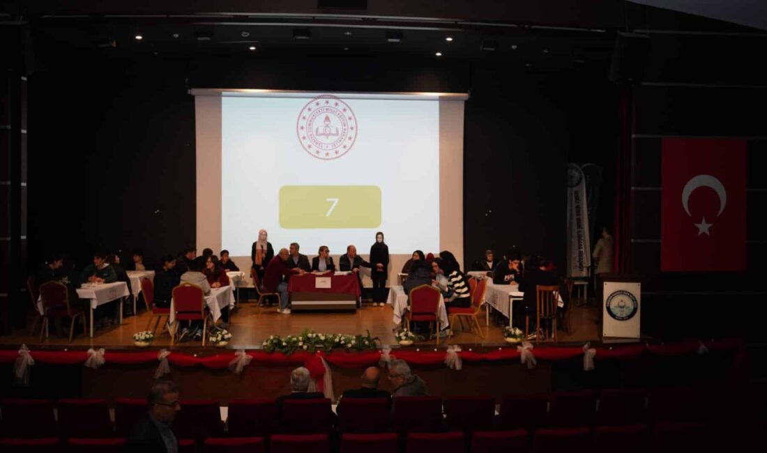 ÖZDEMİRCİ, LİSELER ARASI “KORKMA GENÇLİĞİN RUHU BURADA” BİLGİ YARIŞMASI FİNALİNE KATILDI İl Millî Eğitim Müdürü Muhammed Özdemirci, Yenişehir Proje İmam Hatip