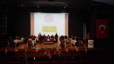 ÖZDEMİRCİ, LİSELER ARASI “KORKMA GENÇLİĞİN RUHU BURADA” BİLGİ YARIŞMASI FİNALİNE KATILDI İl Millî Eğitim Müdürü Muhammed Özdemirci, Yenişehir Proje İmam Hatip