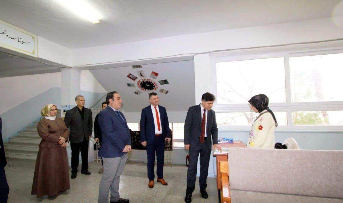 ÖZDEMİRCİ, BOZYAZI’DA ÖĞRENCİ VE ÖĞRETMENLERLE BULUŞTU İl Millî Eğitim Müdürü Muhammed Özdemirci, Bozyazı ilçesinde eğitim öğretim