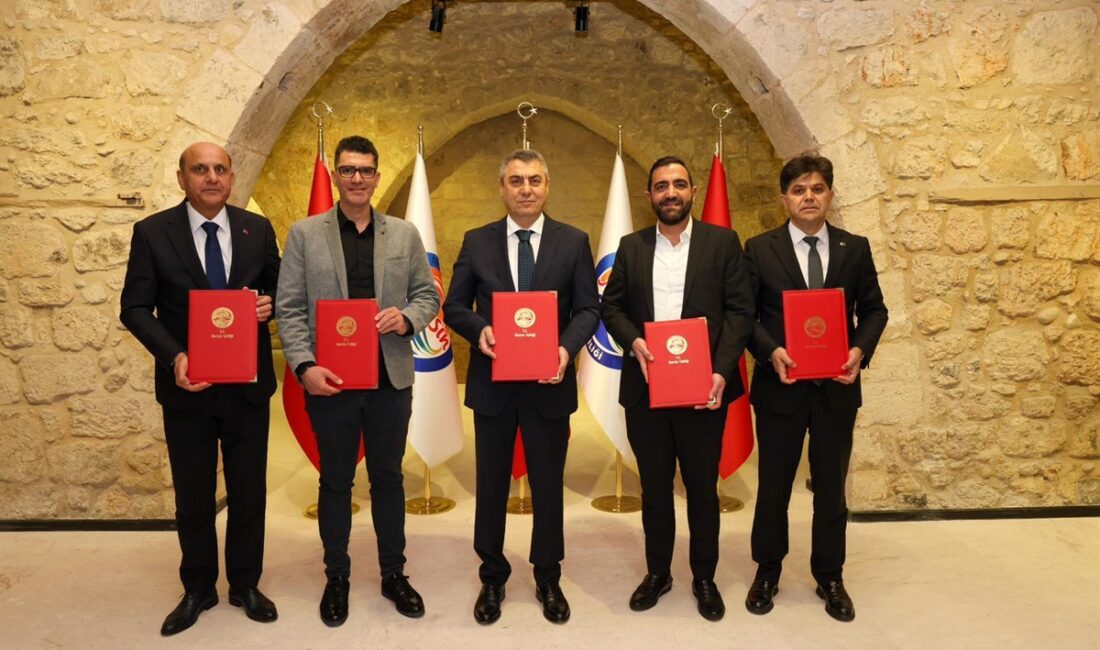 Mersin Valisi Atilla Toros’un himayesinde, Hayırseverler Gürkan Şanlı ve Berkan