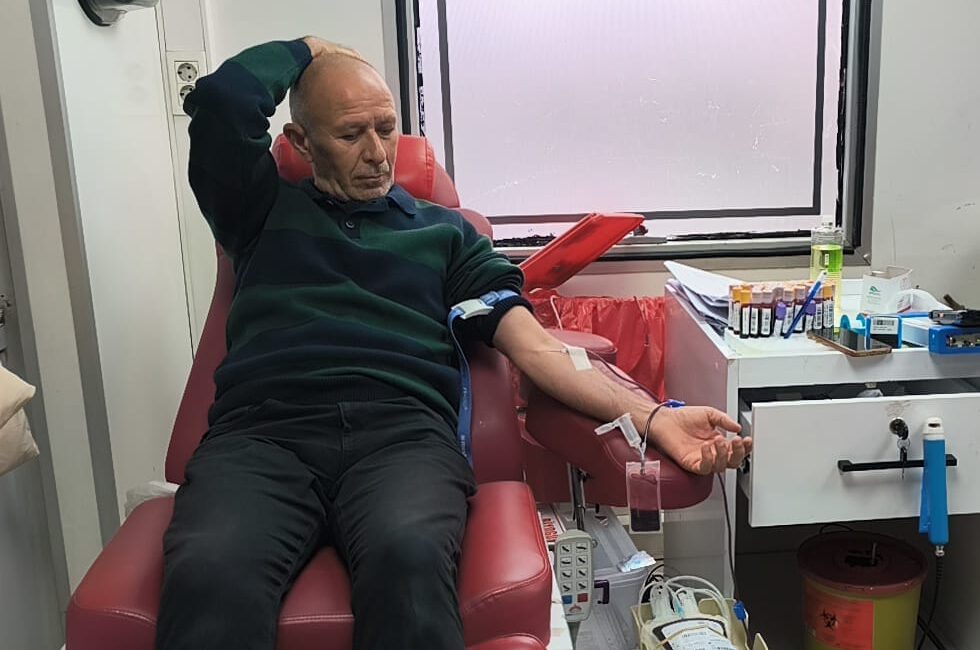 ANAMUR’DA DİN GÖREVLİLERİNDEN KAN BAĞIŞI SEFERBERLİĞİ Mersin’in Anamur ilçesinde din görevlileri, Ramazan ayı öncesinde kan bağışı