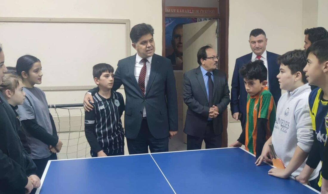 ÖZDEMİRCİ’DEN BOZYAZI’DA OKUL ZİYARETLERİ İl Millî Eğitim Müdürü Muhammed Özdemirci, eğitim öğretim faaliyetlerini yerinde