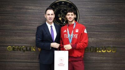 Riyad 2025 İslami Dayanışma Oyunları 200 m sırtüstü yarışındaki 2.01.30’luk