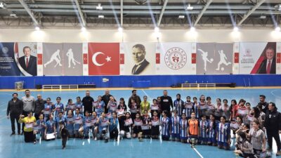 Yalınayak Beşyüz Kişilik Spor Salonu’nda birbirinden çekişmeli müsabakalara sahne olan
