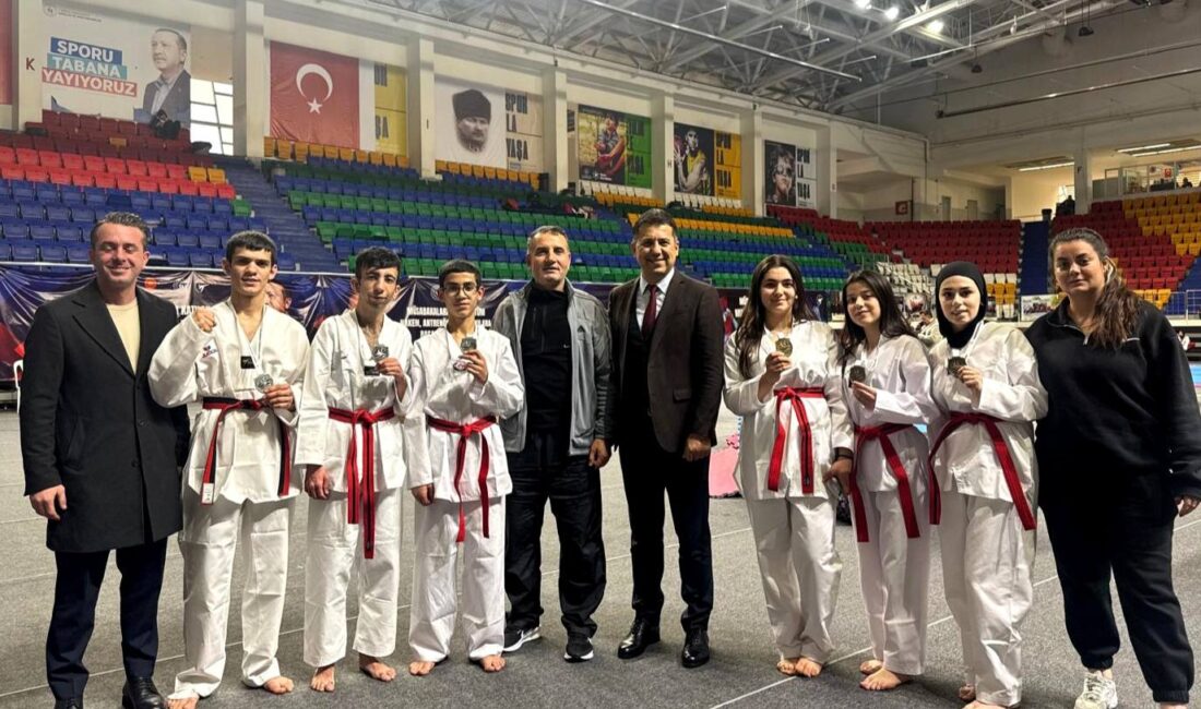 Ankara’da düzenlenen Türkiye İşitme Engelliler Taekwondo Şampiyonası’nda Mersinli özel sporcular