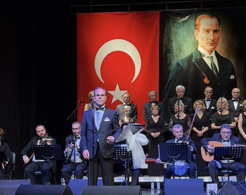 MASK Derneği’nden Sezona Güçlü Başlangıç: Yeni Şefle İlk Konser Büyük İlgi Gördü MASK Derneği, önceki akşam düzenlediği konserle sanatseverlere unutulmaz bir gece