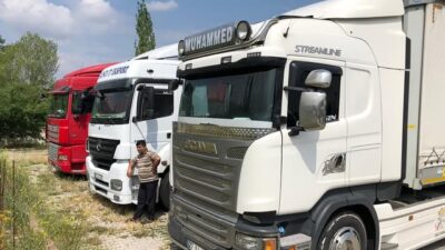 Nakliyeciler Araçlarını Otoparklara Çekiyor: SEKTÖR ALARM VERİYOR! Türkiye’nin lojistik omurgasını oluşturan nakliyeciler, artan maliyetler karşısında ayakta kalmakta
