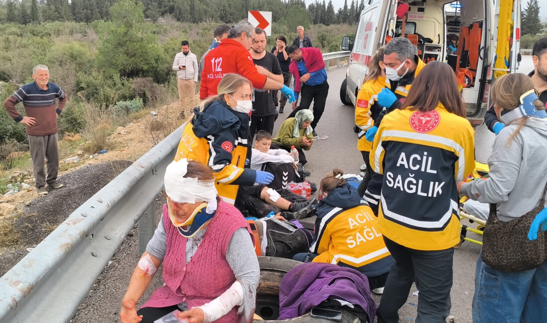 Antalya’da otobüs kazası: 8 ölü, 26 yaralı Antalya’da yolcu otobüsünün kontrolden çıkarak devrilmesi sonucu meydana gelen trafik