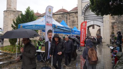 Tarsus’ta 6 Şubat depremlerinin yıl dönümünde Ulu Cami önünde cuma
