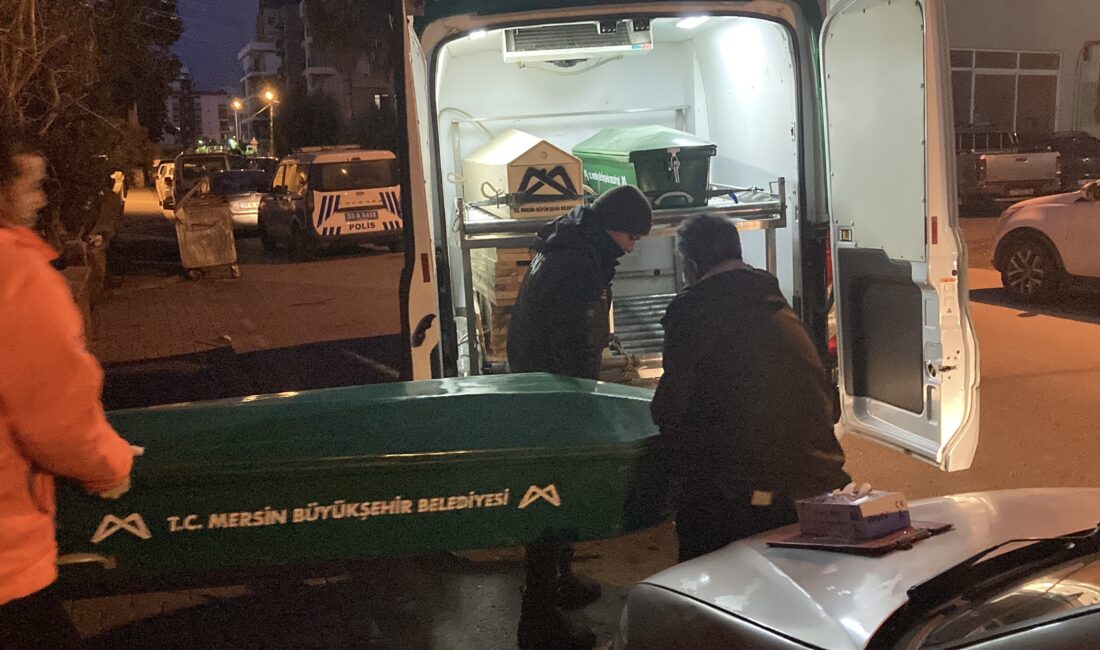 Mersin’in Erdemli ilçesinde polis ekipleri, komşuların kavga ihbarı üzerine gittikleri