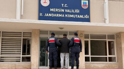 Mersin’in Toroslar ilçesinde akaryakıt istasyonundan yakıt alıp ücretini ödemeden kaçtığı