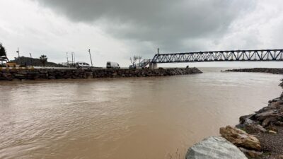 Meteoroloji Genel Müdürlüğünün kuvvetli yağış uyarısının ardından Mersin’in Bozyazı ilçesinde