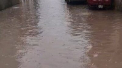 Mersin’in Tarsus’ta ilçesinde etkili olan fırtına ve sağanak yağış hayatı