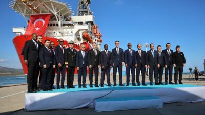 Çağrı Bey sondaj gemisi, Bakan Bayraktar’ın katıldığı törenle Somali’ye uğurlandı Enerji ve Tabii Kaynaklar Bakanı Alparslan Bayraktar, Taşucu Limanı’ndan Somali’ye