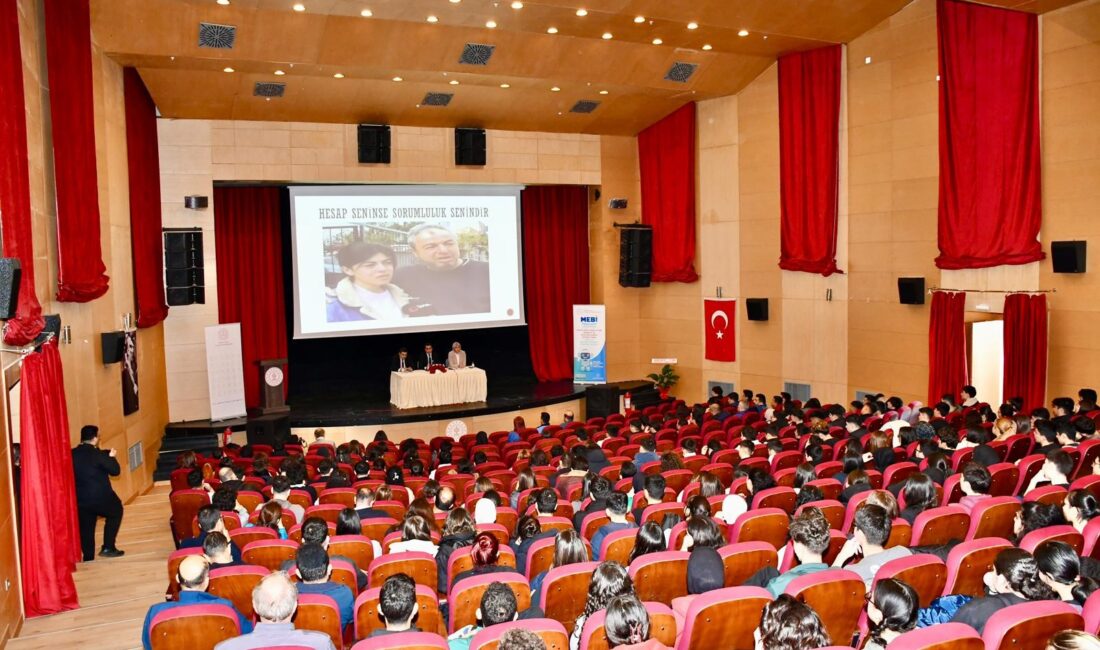 Silifke’de öğrenciler IBAN dolandırıcılığına karşı bilgilendirildi Silifke İlçe Millî Eğitim Müdürlüğü ile Silifke Cumhuriyet Başsavcılığı iş