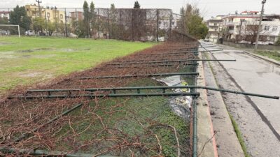 Tarsus’ta yağmur ve fırtına etkili oldu, seralar zarar gördü Mersin’in Tarsus ilçesinde dün geceden beri devam eden kuvvetli yağış,