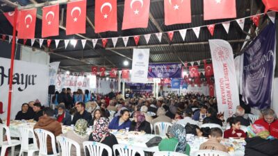 Akdeniz’de ilk iftar sofrası kuruldu Akdeniz’de Ramazan ayının ilk iftarı, Mesudiye Mahallesi’nde kurulan gönül sofrasında