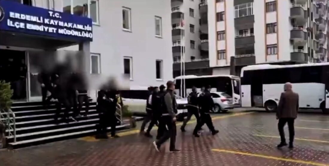 Mersin’de düzenlenen fuhuş operasyonunda 29 şüpheli yakalanırken, 13’ü tutuklandı. Operasyonda