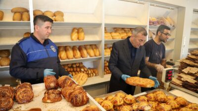 Mersin’in Akdeniz ilçesinde Ramazan denetimlerini sıklaştıran zabıta ekipleri, hijyen kurallarına