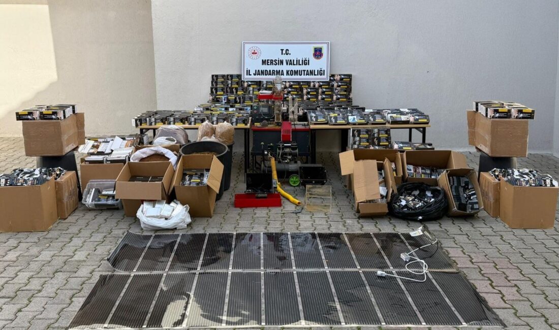 Mersin’de evinde kaçak sigara üretimi yapan şüpheli gözaltına alındı Mersin’de jandarma ekiplerinin düzenlediği operasyonda kaçak sigara imalatı yaptığı belirlenen