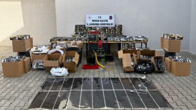 Mersin’de jandarma ekiplerinin düzenlediği operasyonda kaçak sigara imalatı yaptığı belirlenen