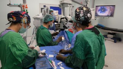 Mersin Şehir Hastanesi’nde ilk kornea nakli başarıyla yapıldı Mersin Şehir Eğitim ve Araştırma Hastanesi’nde ilk kez gerçekleştirilen kornea nakli