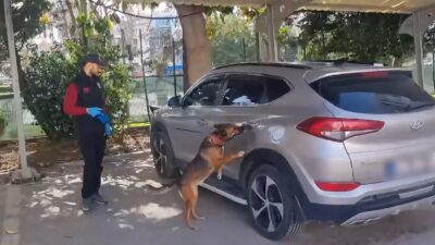 Mersin’de 27 litre metamfetamin ele geçirildi: 3 tutuklama Mersin‘de polis ekiplerinin düzenlediği operasyonda 16 parça halinde 27 litre