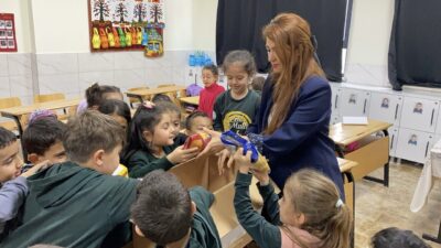 Mersin‘in Erdemli ilçesinde minik öğrenciler, Ramazan etkinlikleri kapsamında ihtiyaç sahipleri