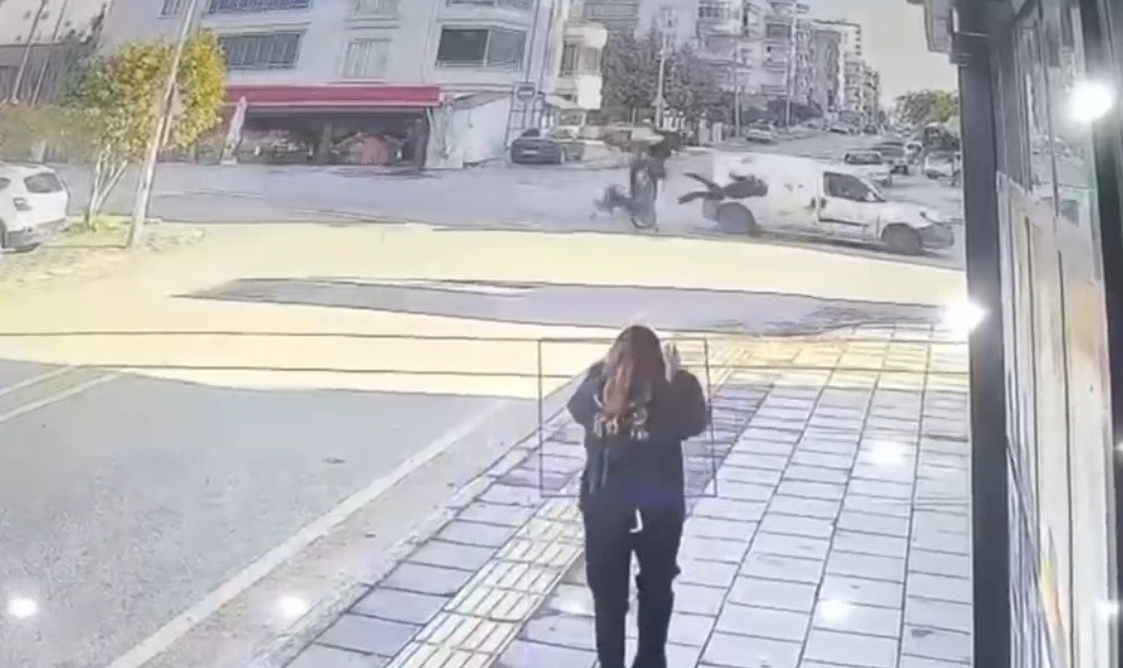 Erdemli’de feci motosiklet kazası: Genç sürücü hayatını kaybetti Mersin’in Erdemli ilçesinde hafif ticari araç ile motosikletin çarpışması sonucu