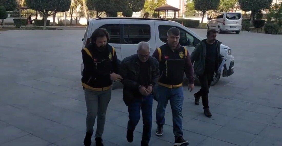 Mersin’de eşini öldüren sanığa müebbet hapis cezası Mersin‘in Tarsus ilçesinde boşanma aşamasındaki eşini silahla vurarak öldüren sanık,