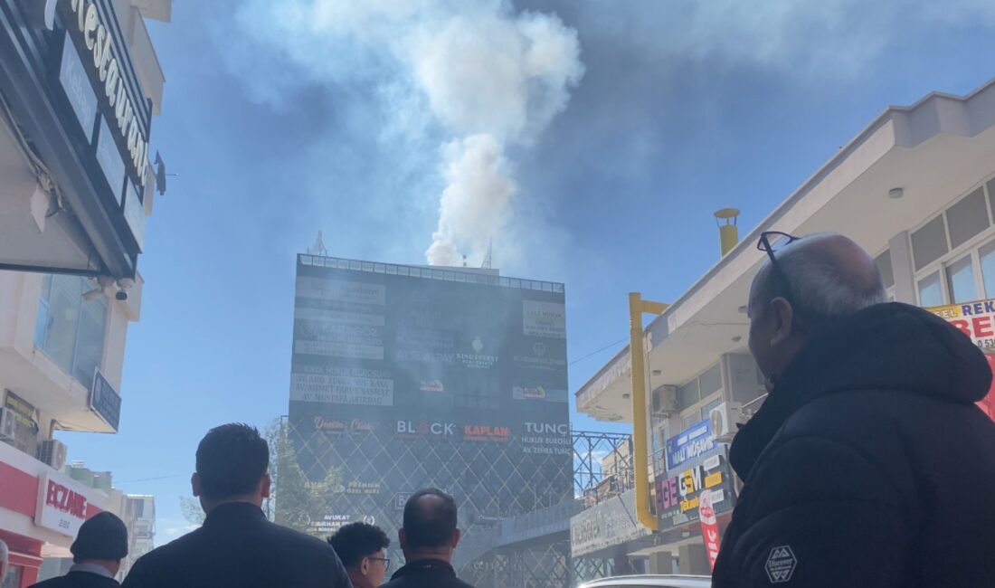 Mersin’in Erdemli ilçesinde 6 katlı binanın bacasında çıkan yangın korkuttu.