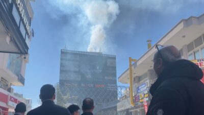 Mersin’in Erdemli ilçesinde 6 katlı binanın bacasında çıkan yangın korkuttu.
