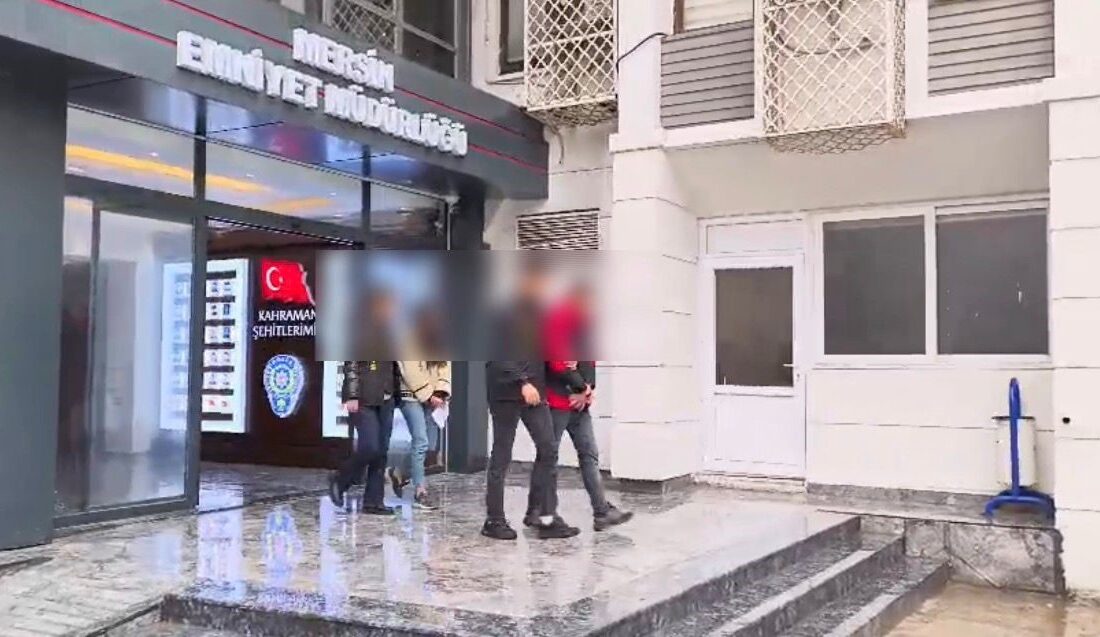 Mersin’de 3 milyonluk vurgun yapan sahte polisler yakalandı: 4 tutuklama Mersin polisinin yaptığı çalışmada, ‘eşin ve çocukların emniyette’ diyerek korku