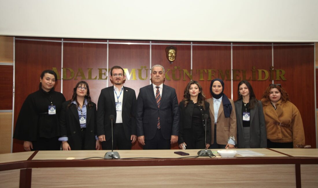 Mersin Cumhuriyet Başsavcısı Ahmet Çelikkol, hukuk fakültesi öğrencileriyle bir araya