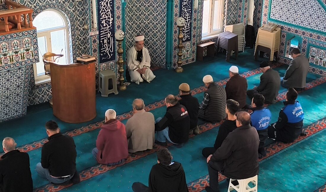 Genç Hafızlar Ramazan’da Camilerde Kur’an Okuyor Mersin’in Anamur ilçesinde Müftülüğe bağlı Kur’an Kursunda Kur’anı ezberleyen Hafız