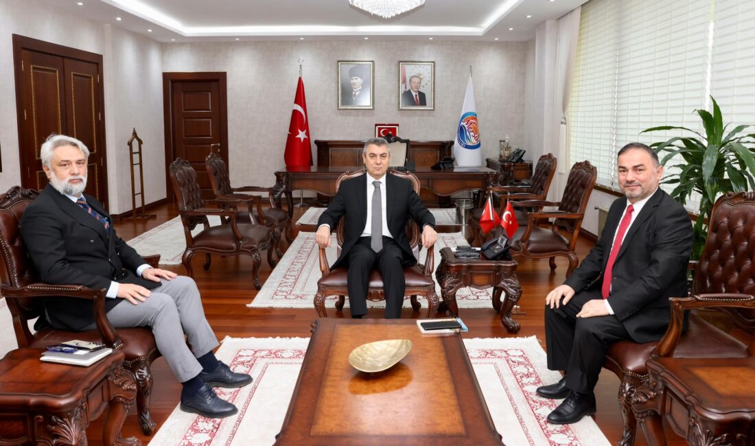 Mersin Valisi Atilla Toros, ziyaretine gelen Basın İlan Kurumu Adana