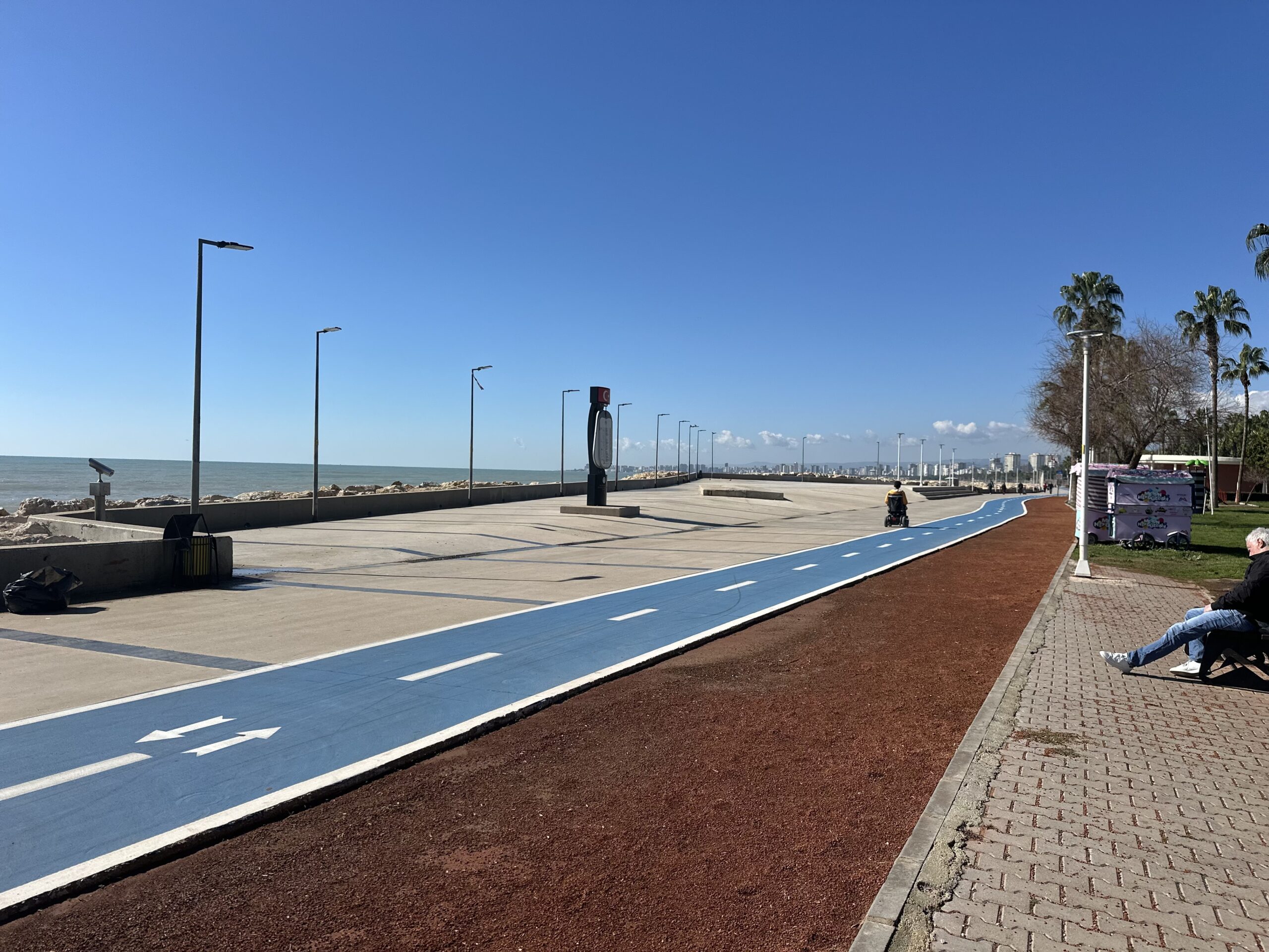 Mersin’in simgesi haline gelen gemi ve uçağın yenilerinin yerine konması isteniyor