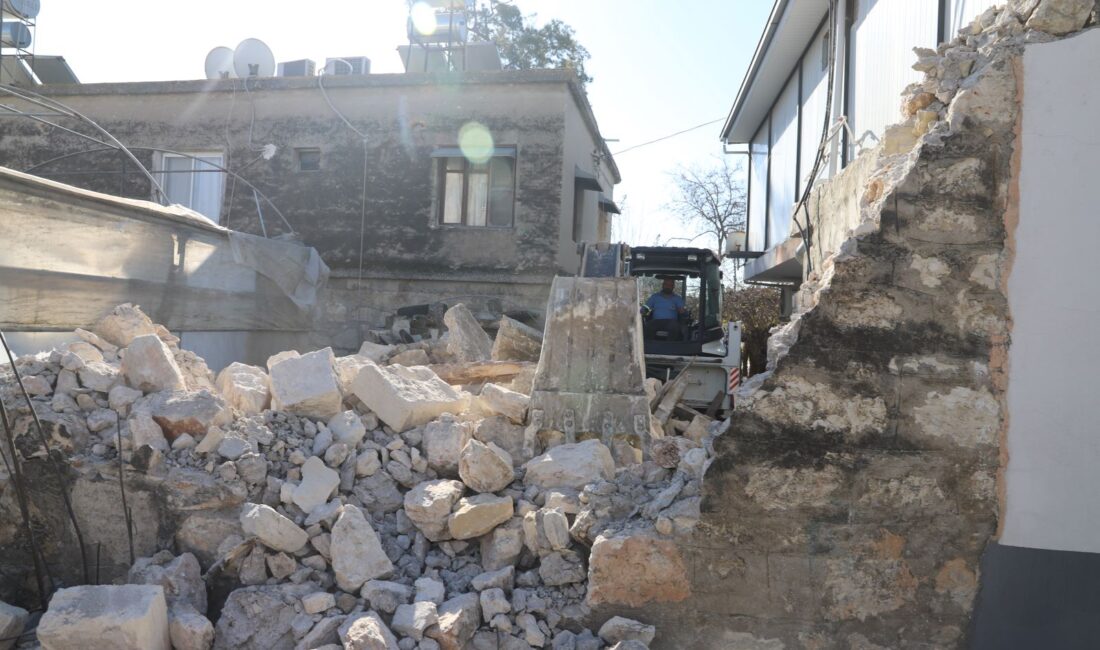 kdeniz Belediyesi, vatandaşların can ve mal güvenliği açısından risk oluşturan,