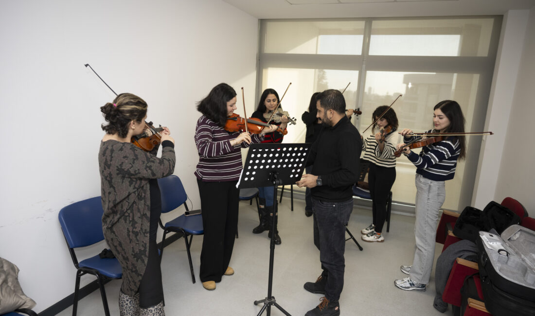 KENTİN RİTMİ MERSİN BÜYÜKŞEHİR’İN ENSTRÜMAN KURSLARINDA ATIYOR Mersin Büyükşehir Belediyesi Kültür, Sanat ve Sosyal İşler Dairesi Başkanlığı