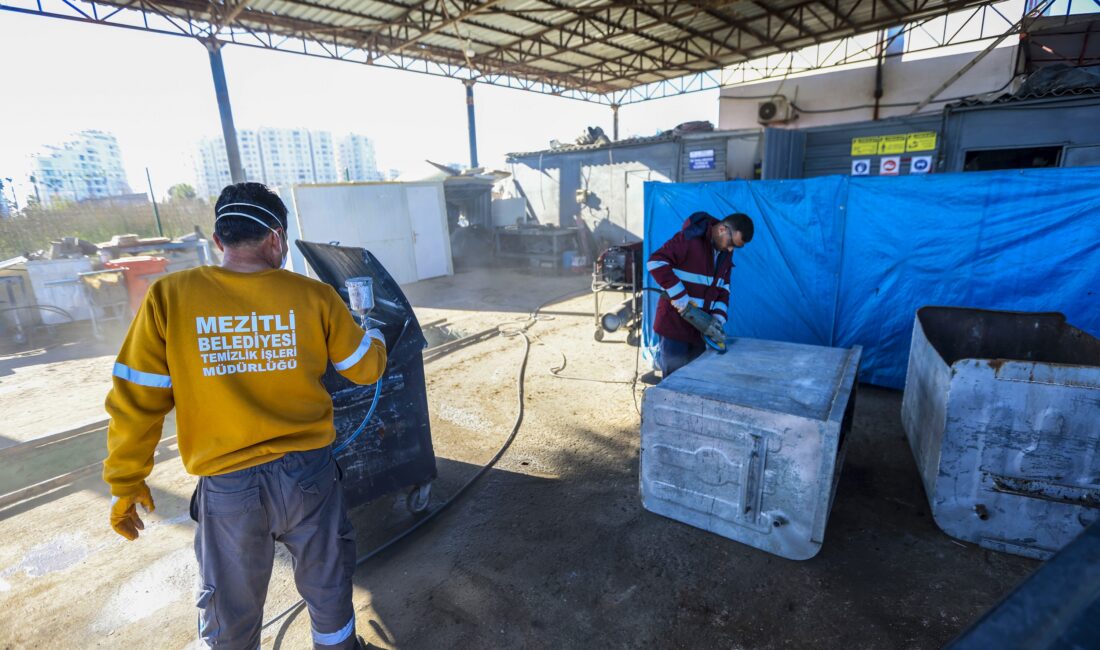 Mezitli Belediyesi Temizlik İşleri Müdürlüğü ekipleri, kent genelinde eskiyen, yıpranan