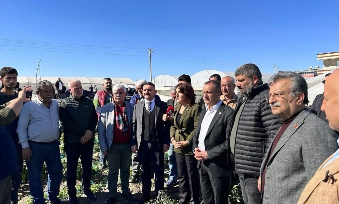 CHP Akdeniz İlçe Başkanı Semih Palamut, şiddetli fırtınadan etkilenen Kazanlı