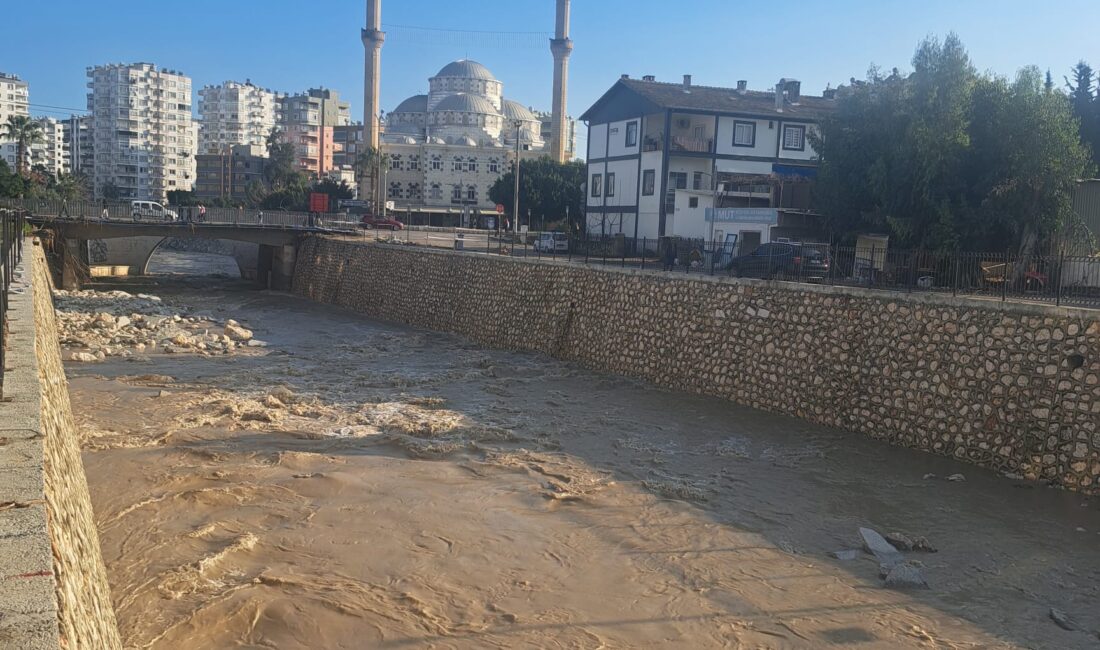MEZİTLİ DERESİ’NDE SU SEVİYESİ DÜŞTÜ Mersinde günlerdir korkulu anlar yaşatan Mezitli Deresi’nde su seviyesi yüzde